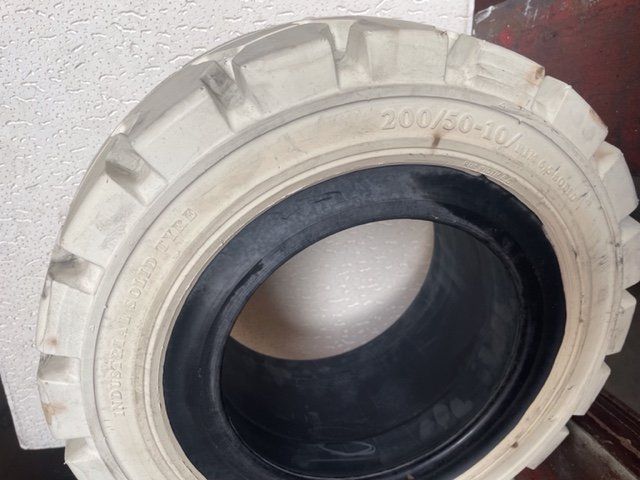 Rueda superelástica non marking